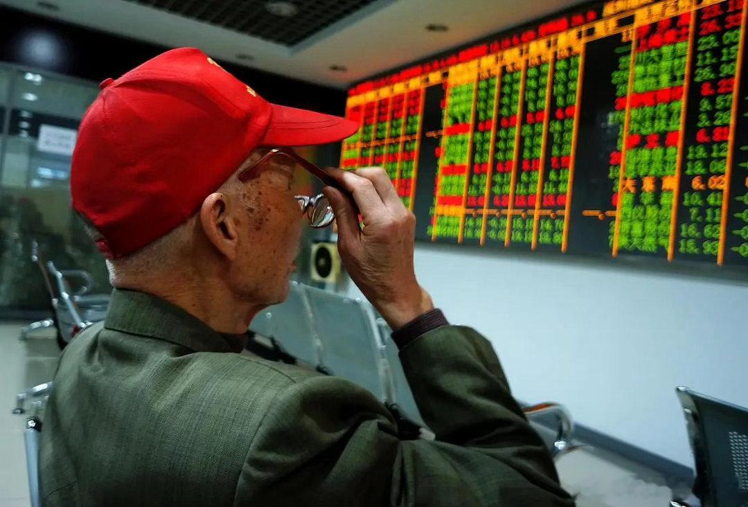 当下A股形成了一个”困境“，所谓的“老登股”和“小登股”形成了对立面，也就是传统