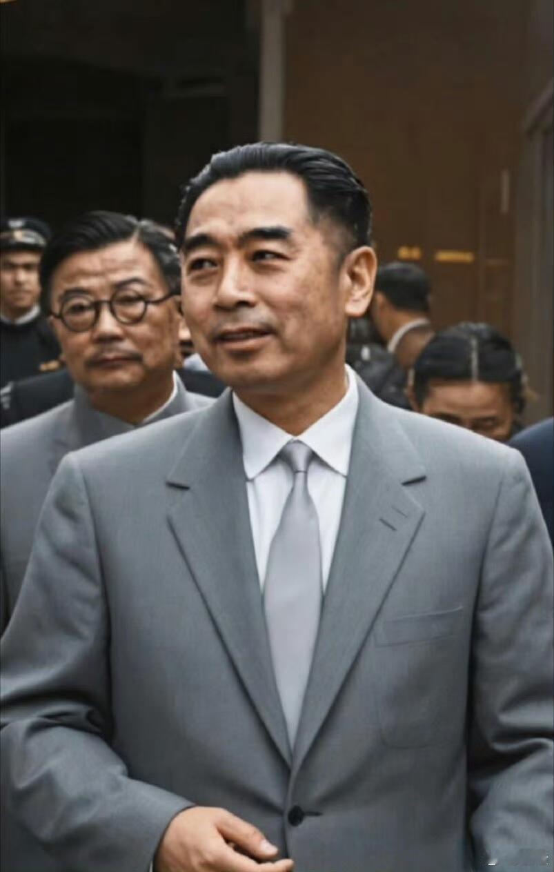 伟大的周总理，一身正气。 ​​​