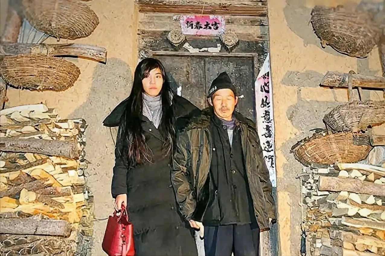 1998年，浙江，5岁女孩被寄养到陕西，一个农民家里。6年后，亲生父母强行把她领