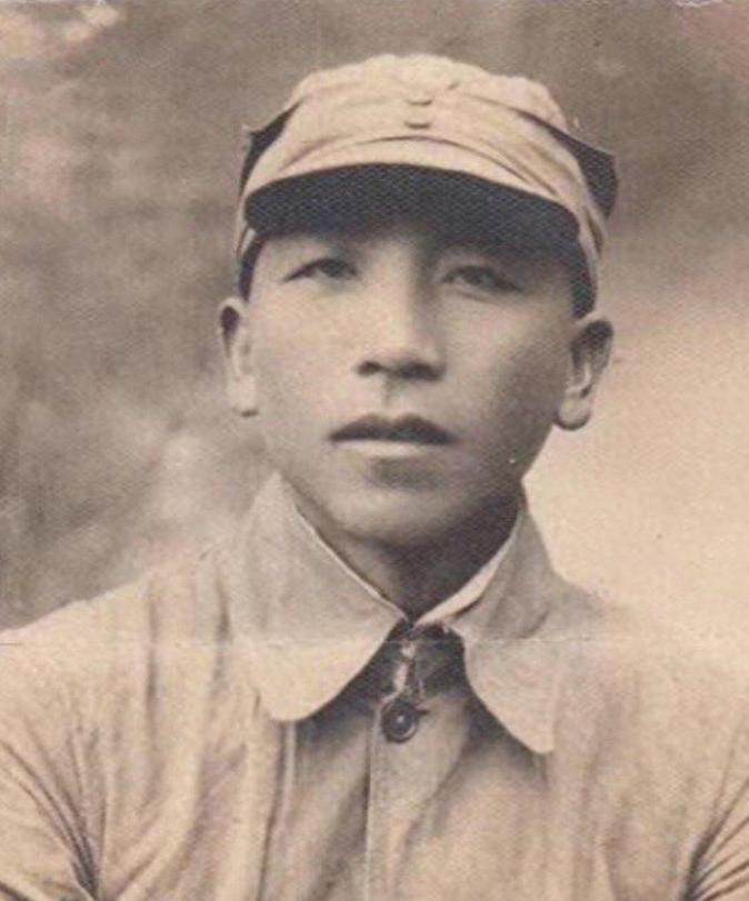 秦基伟问石生荣是否因未给化喜安排工作而怪自己？真挚回答令人感动泪目！
1988年