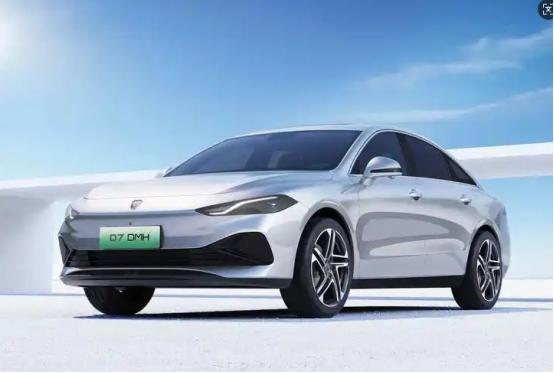 2023款DMH 125卓越版，车辆行驶1万公里时，低速直行、拐弯、掉头时前悬挂