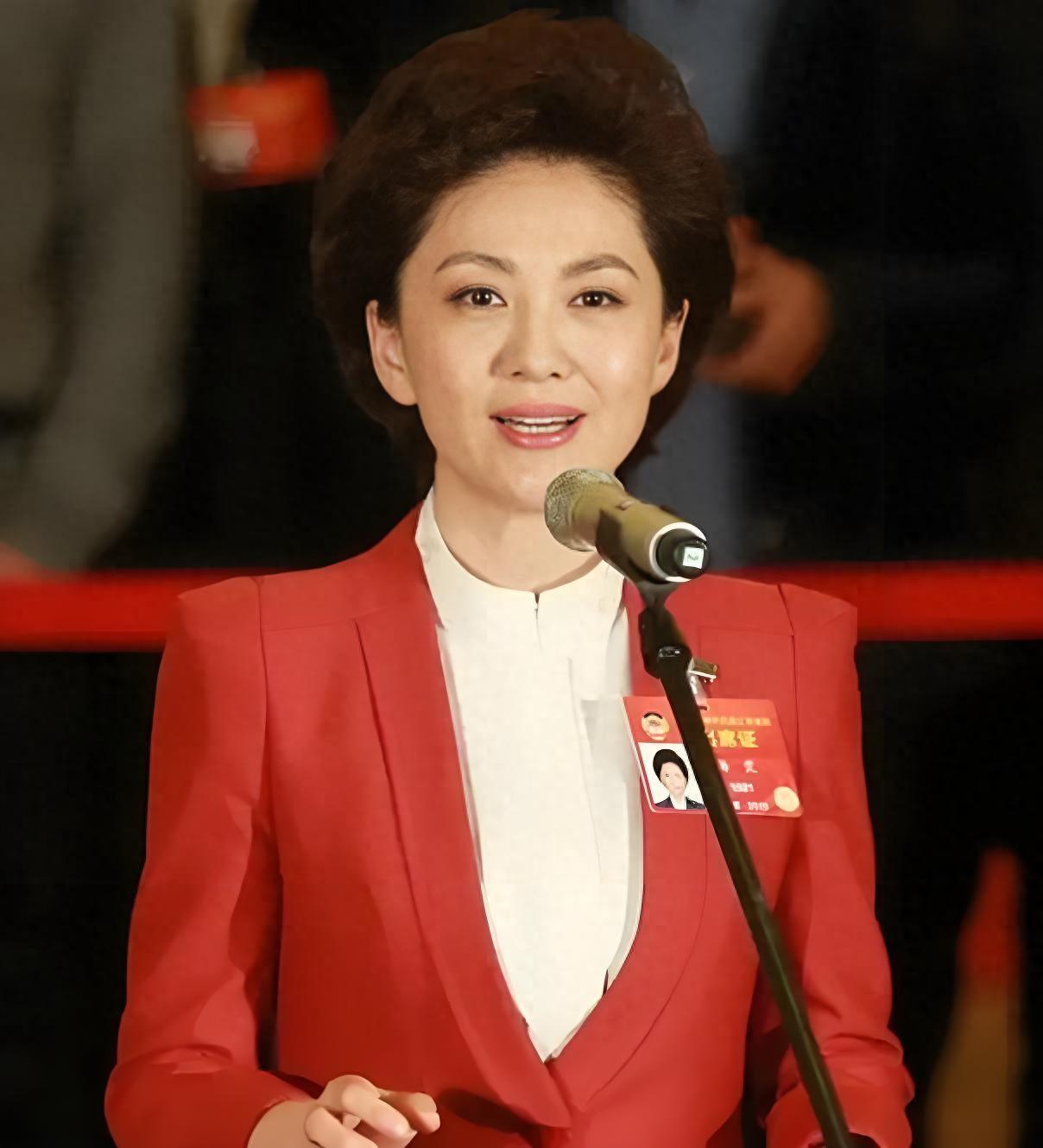 海霞：从荧幕女神到幕后大佬，她的人生依旧闪亮
大家有没有发现，自从2023年央视