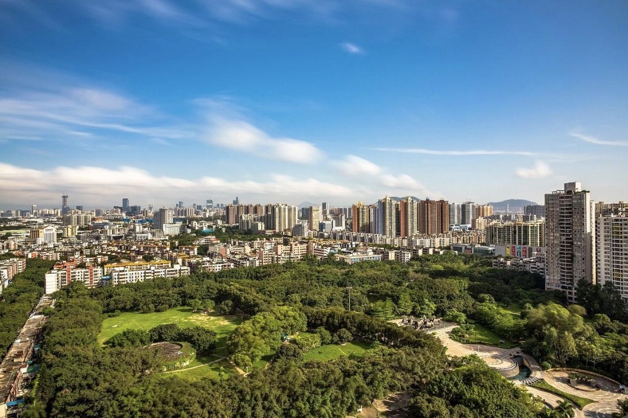 宝中书包，华联城市全景花园楼王6折拍卖，次新楼/近地铁/近公园，5.6万起~
