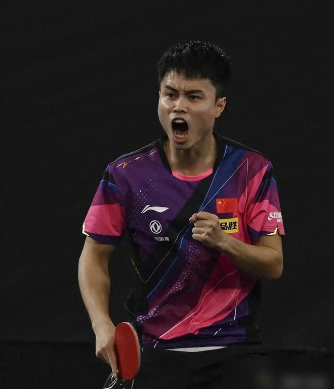 国乒队内选拔赛决赛刚结束。
周启豪3比1逆转温瑞博，拿到伦敦世乒赛的门票。