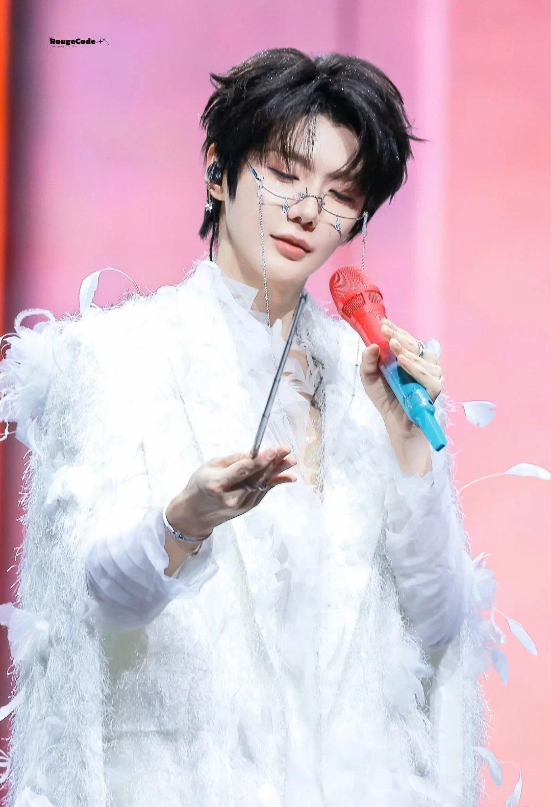 Day6

我的普鹅啊，你怎么这么优秀
昨晚看完演唱会后根本睡不着
太激动了
普