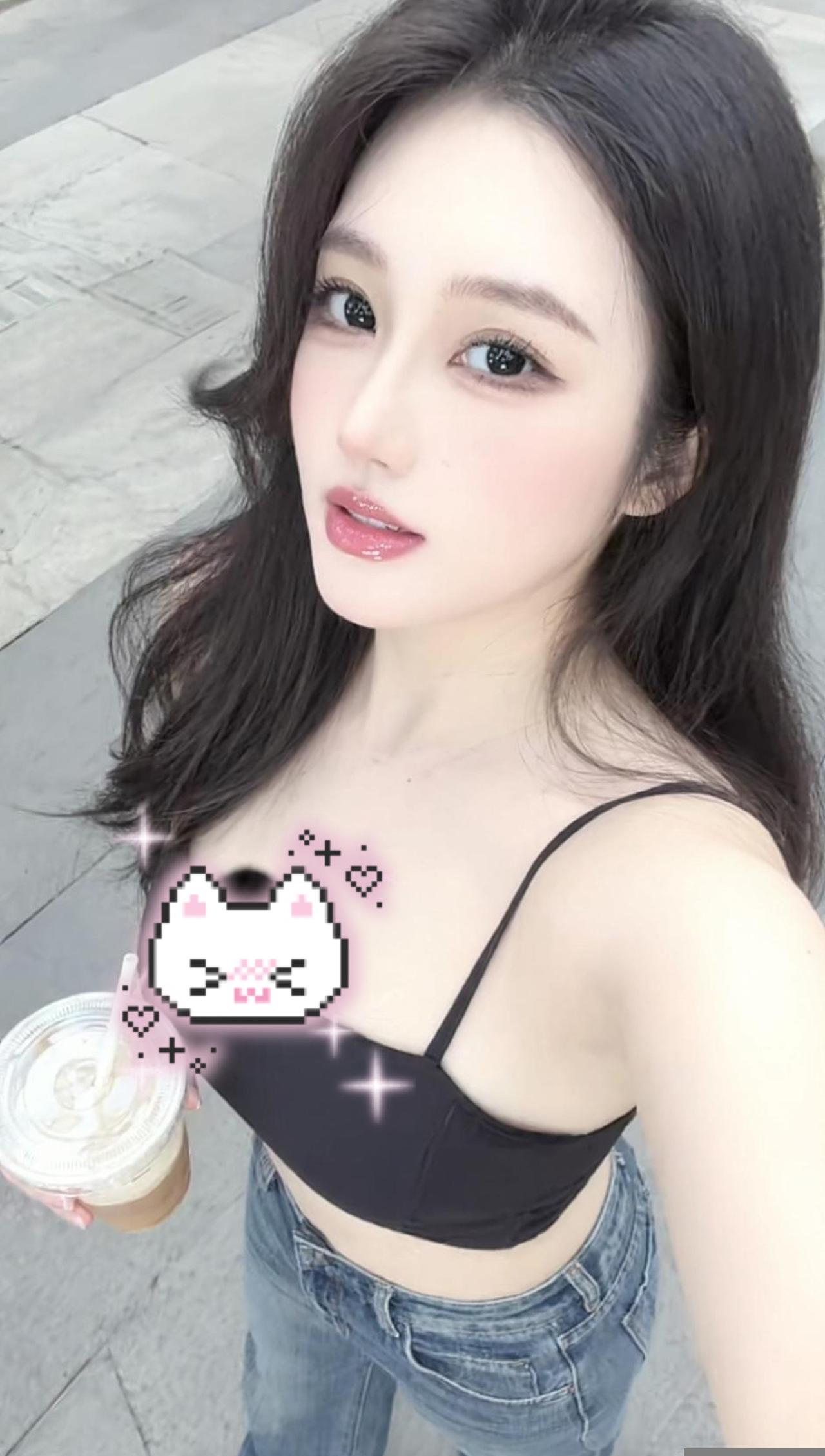 AI低胸自拍 随变ai随便玩 AI创作特效