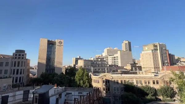 伊朗打击耶路撒冷
深夜巨响！耶路撒冷、约旦上空接连爆炸，中东局势彻底失控
 
当