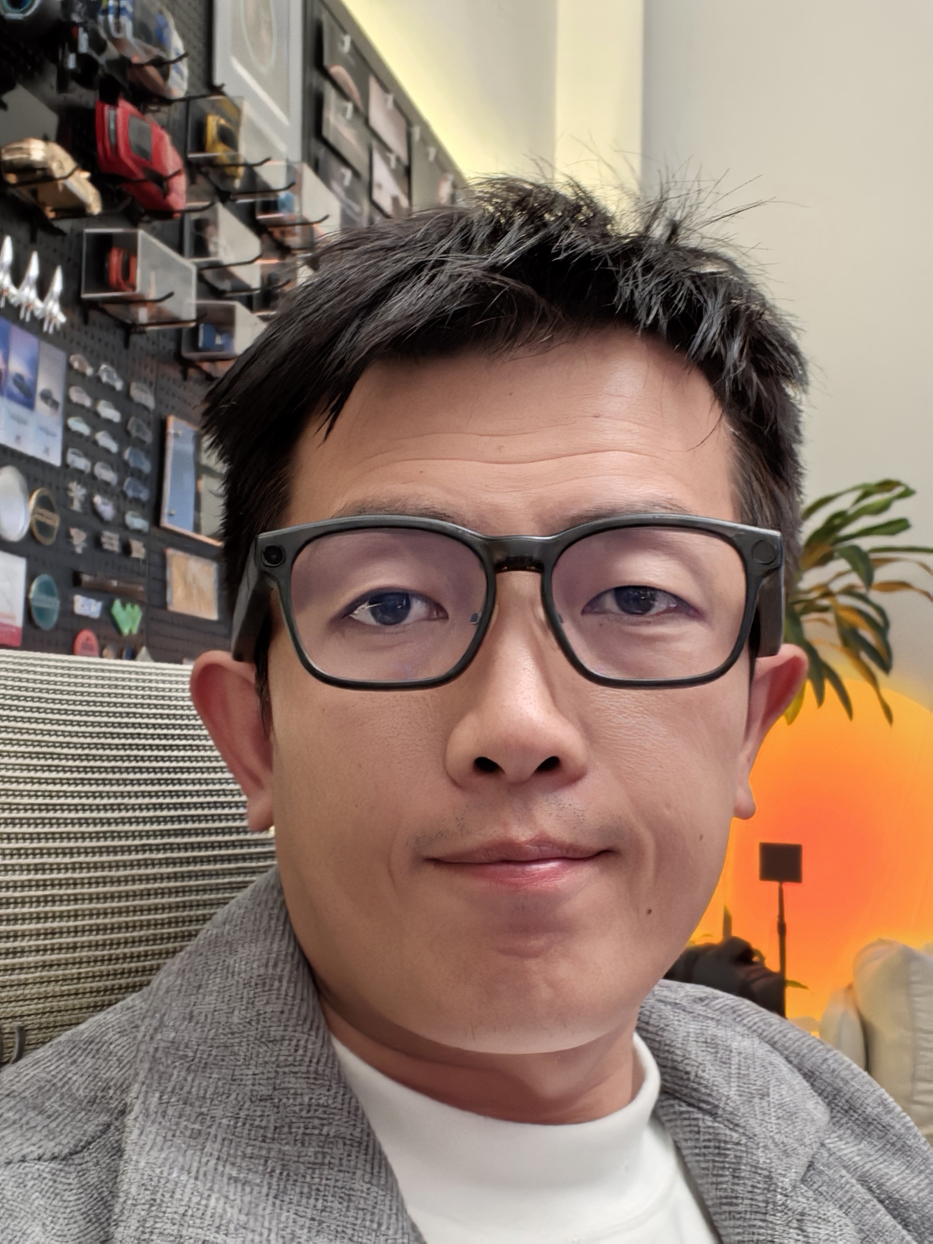 小米AI眼镜和理想AI眼镜哪个戴起来更好看？