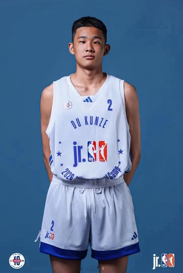杜锋之子、就读于清华附中的杜昆泽入选2026年Jr. NBA精英训练营，近期在苏