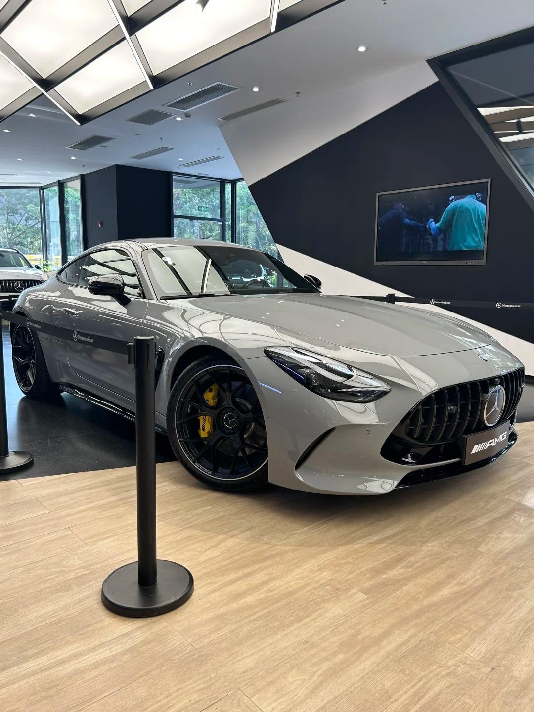 开上奔驰AMG GT63人生还会有烦恼吗？有没有车主来回答一下车东车西 ​​​