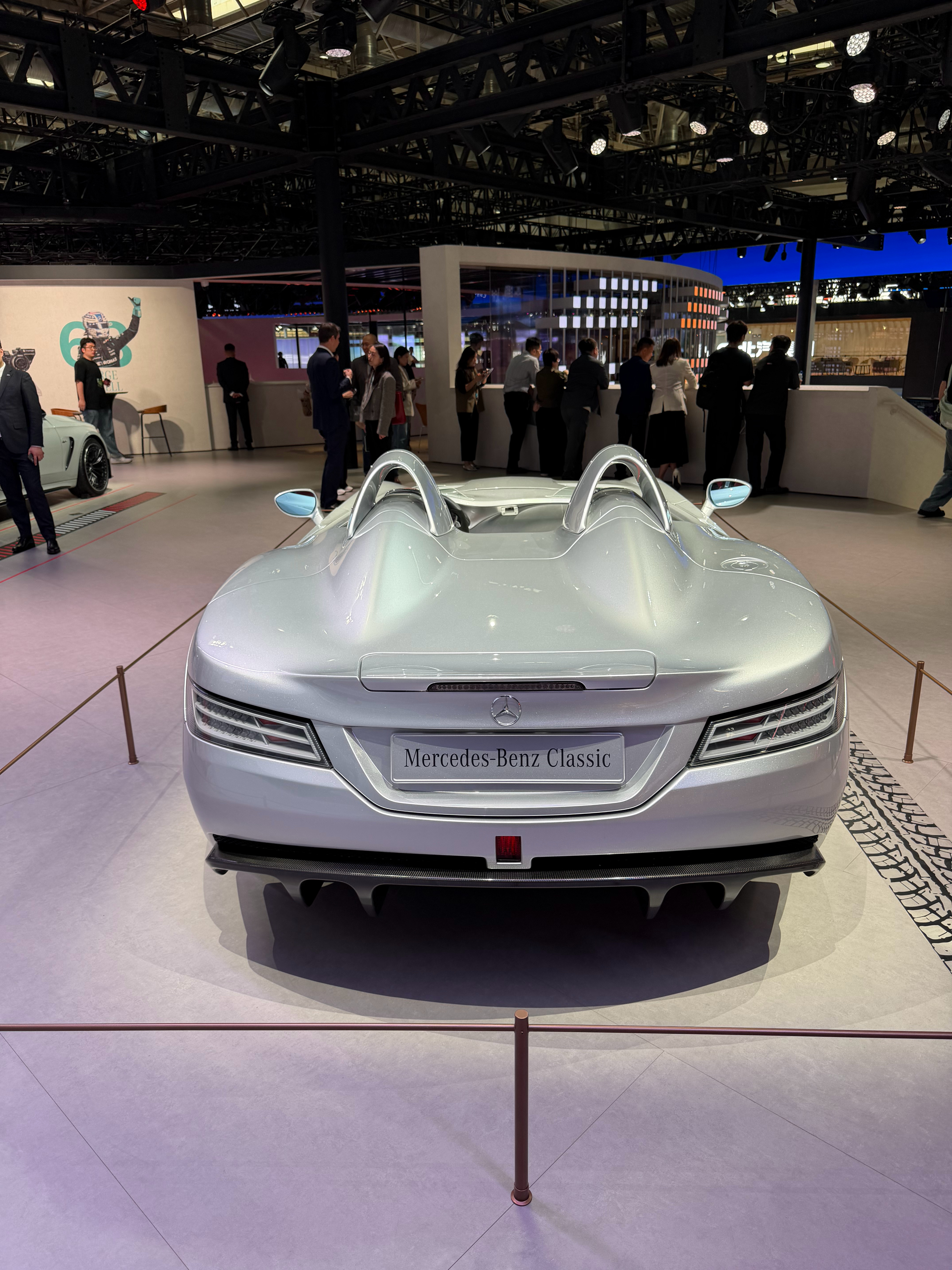 再次建议大家一定要去奔驰展台打卡奔驰 SLR McLaren Stirling 