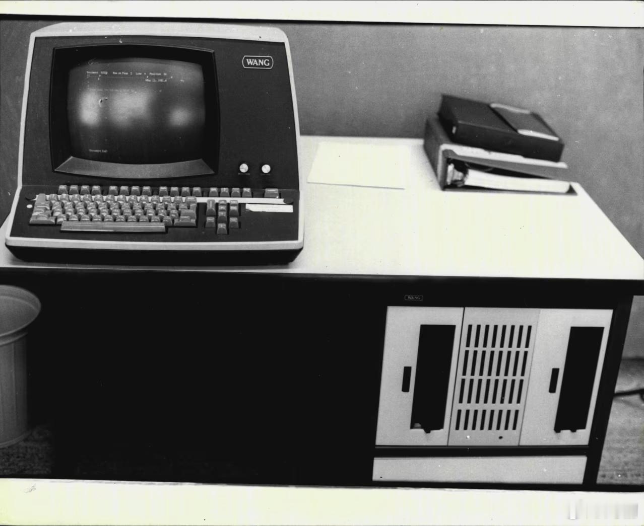 1981 年王安文字处理机 