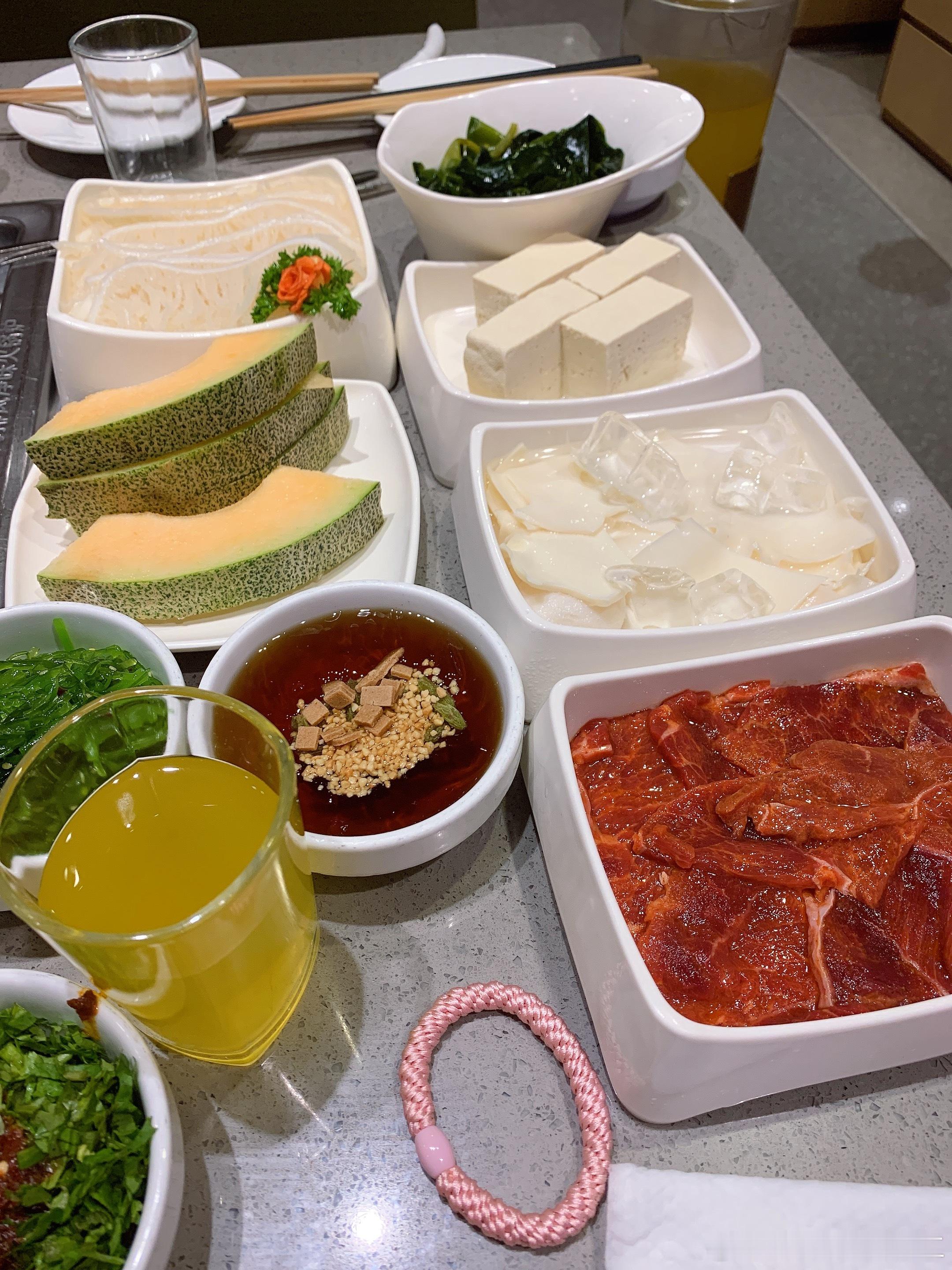 幼崽为了看变脸来的，结果变脸师傅回家过节了，幼崽瞬间变脸[笑cry] ​​​