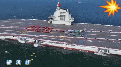 拥有双航母的南海舰队给大家拜年啦！送上新春第一天的祝福！祝您新一年的幸福、家庭、
