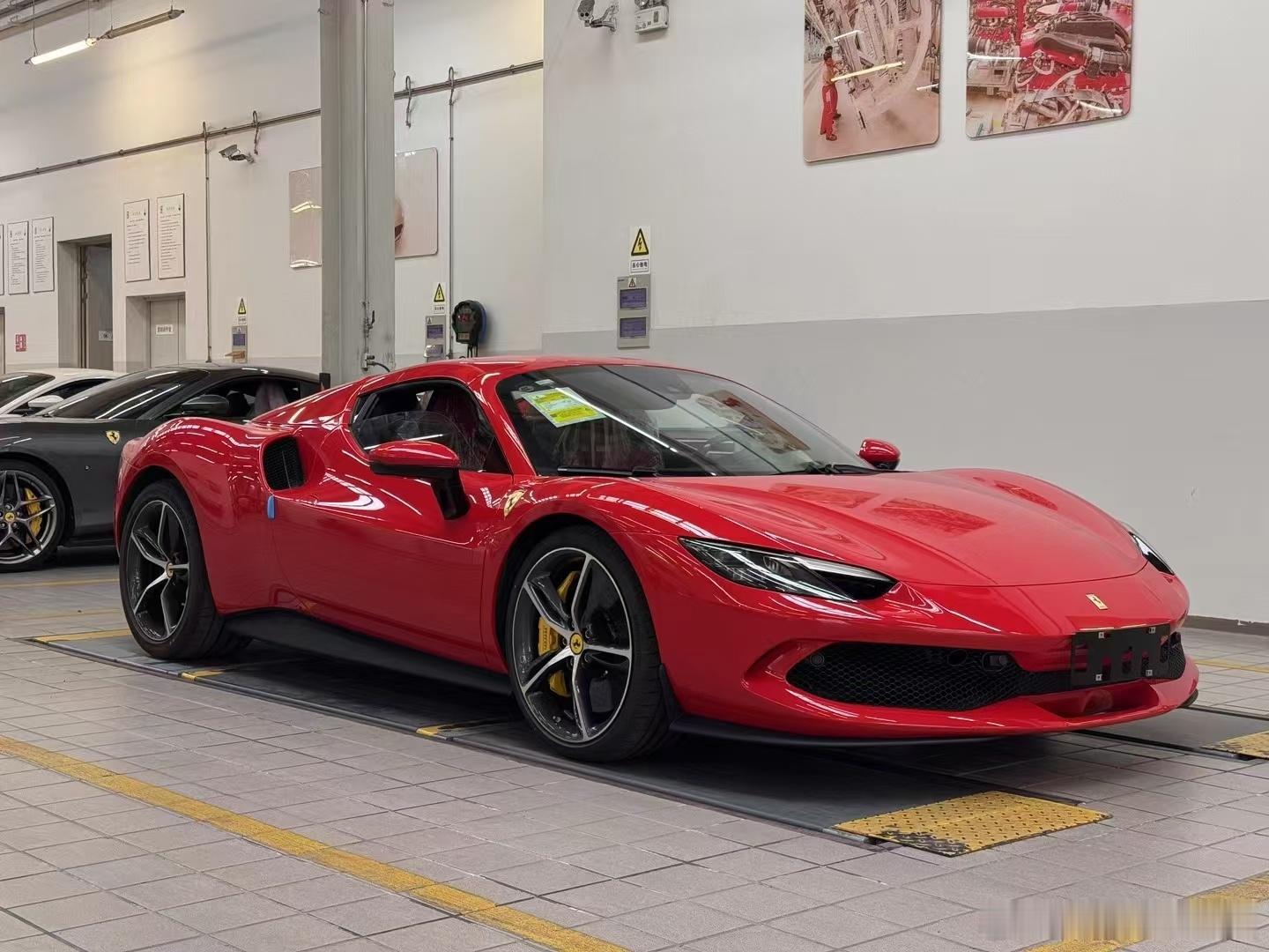 法拉利296GTS，红色、经典配色、全新车 ​​​