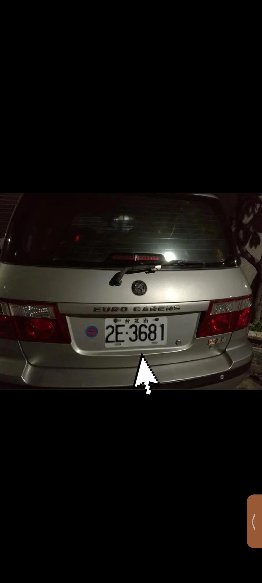 台湾车牌由中文变成英文是何意图。

一位台湾青年在台湾西门町等地拍摄时，意外发现