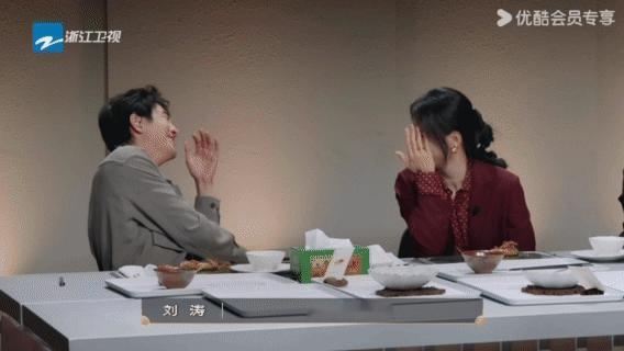 林更新长在刘涛笑点上了 百厨大战 环形猪肝被林更新精准解构，画风瞬间怪异，刘涛懂