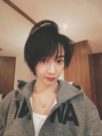 宋茜李思蒙别人家的优等生春节档最大惊喜非宋茜莫属！饰演的李思蒙舰长又美又飒，冷静