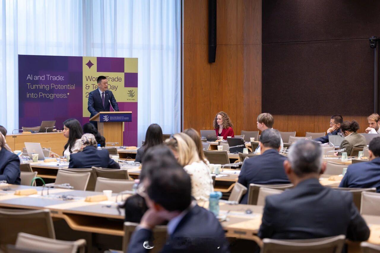 9 月 14 日，日内瓦 WTO 总部，李斌在「世界贸易与科技日」发表演讲。李斌