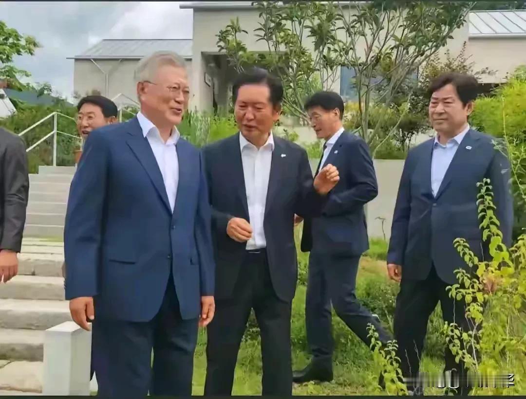 退休总统的威力不减当年，文在寅是韩国唯一没有中“青瓦台魔咒”的总统，信受民众及政