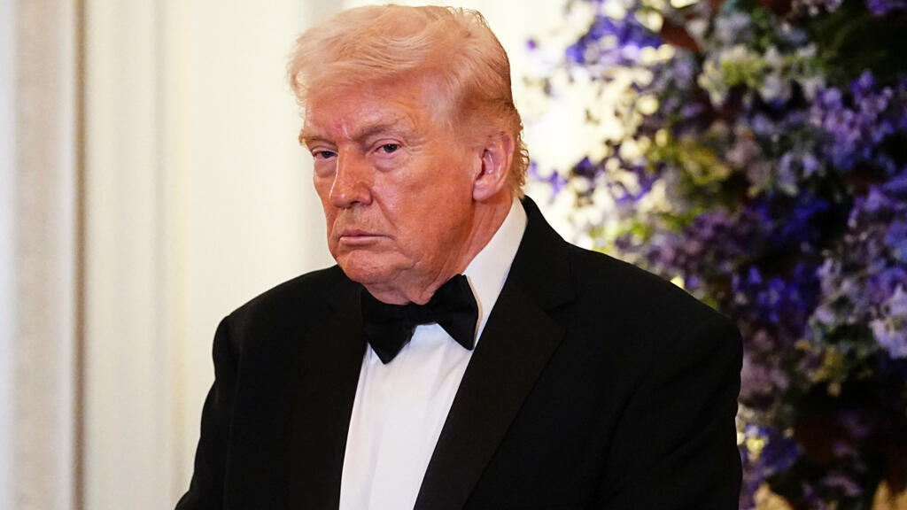 美国总统特朗普近日威胁称，若一些国家在贸易协议中玩花招，将面临更高关税。此前美最