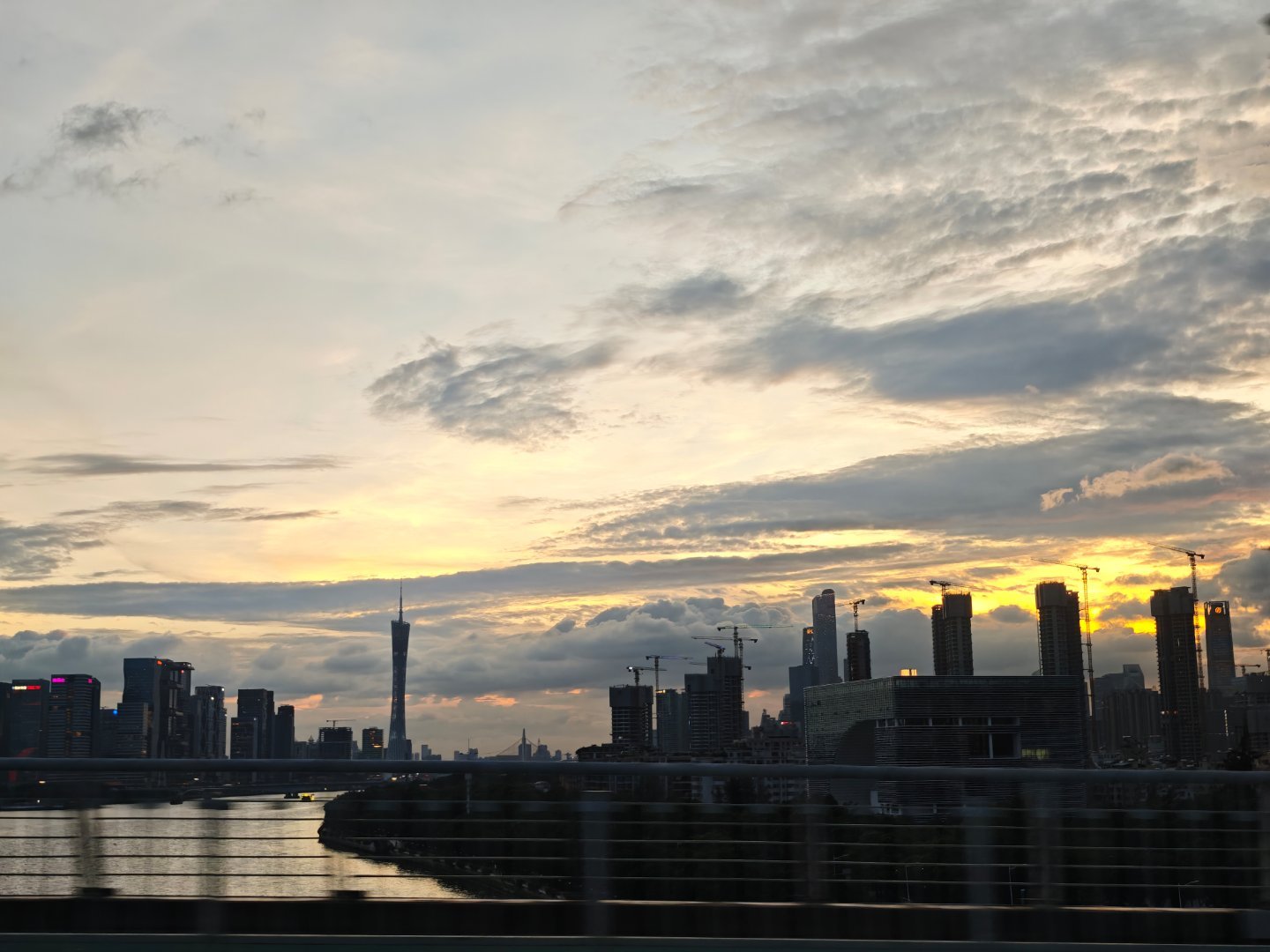周五下午弹性离岗支持~但感觉一线城市太卷了很难落实~但总得有部分优秀企业带头嘛~