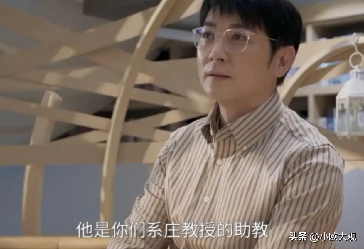 《隐身的名字》原来刘萧然才是隐藏最深的角色，他的真实名字叫卓第。

刘潇然一出场