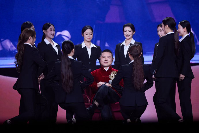 岳云鹏非要唱演唱会厦门站 现场互动环节多到爆，观众上大屏、点歌、读评论，还有经典