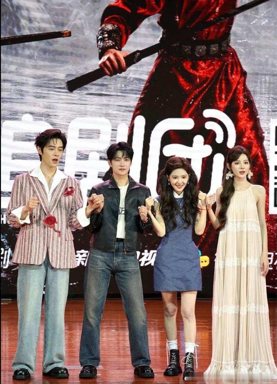 杨洋真的太帅了，以至于让别人忘记他的身高 