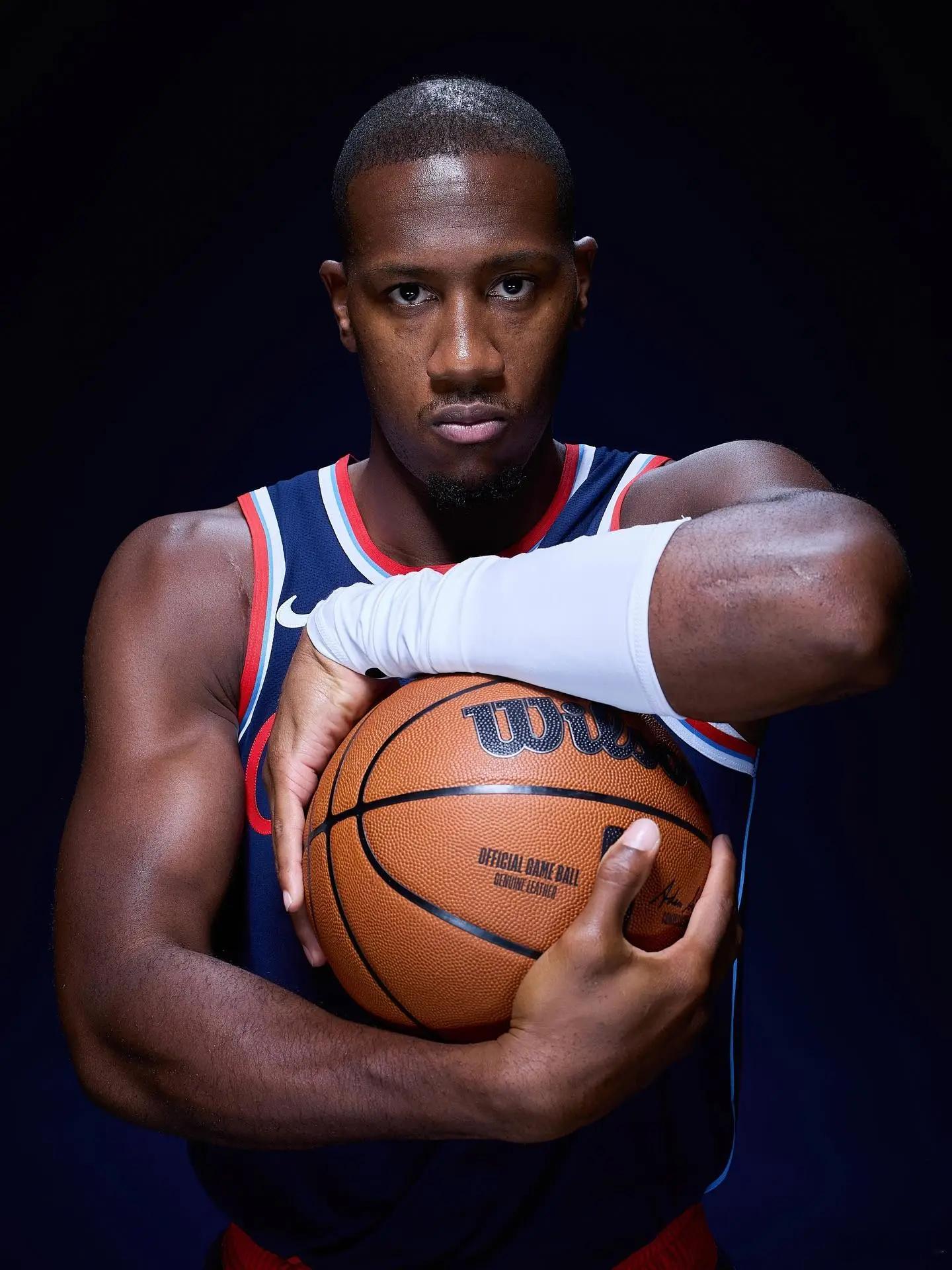 成年人的爆发只在一瞬间，特别是基层里那些干脏活累活的。 