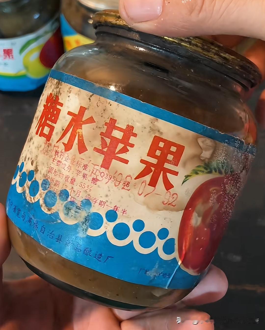 六七十年代的东西，每一样都藏着满满的童年回忆。就说搪瓷盆，它可是传统婚庆喜盆，父