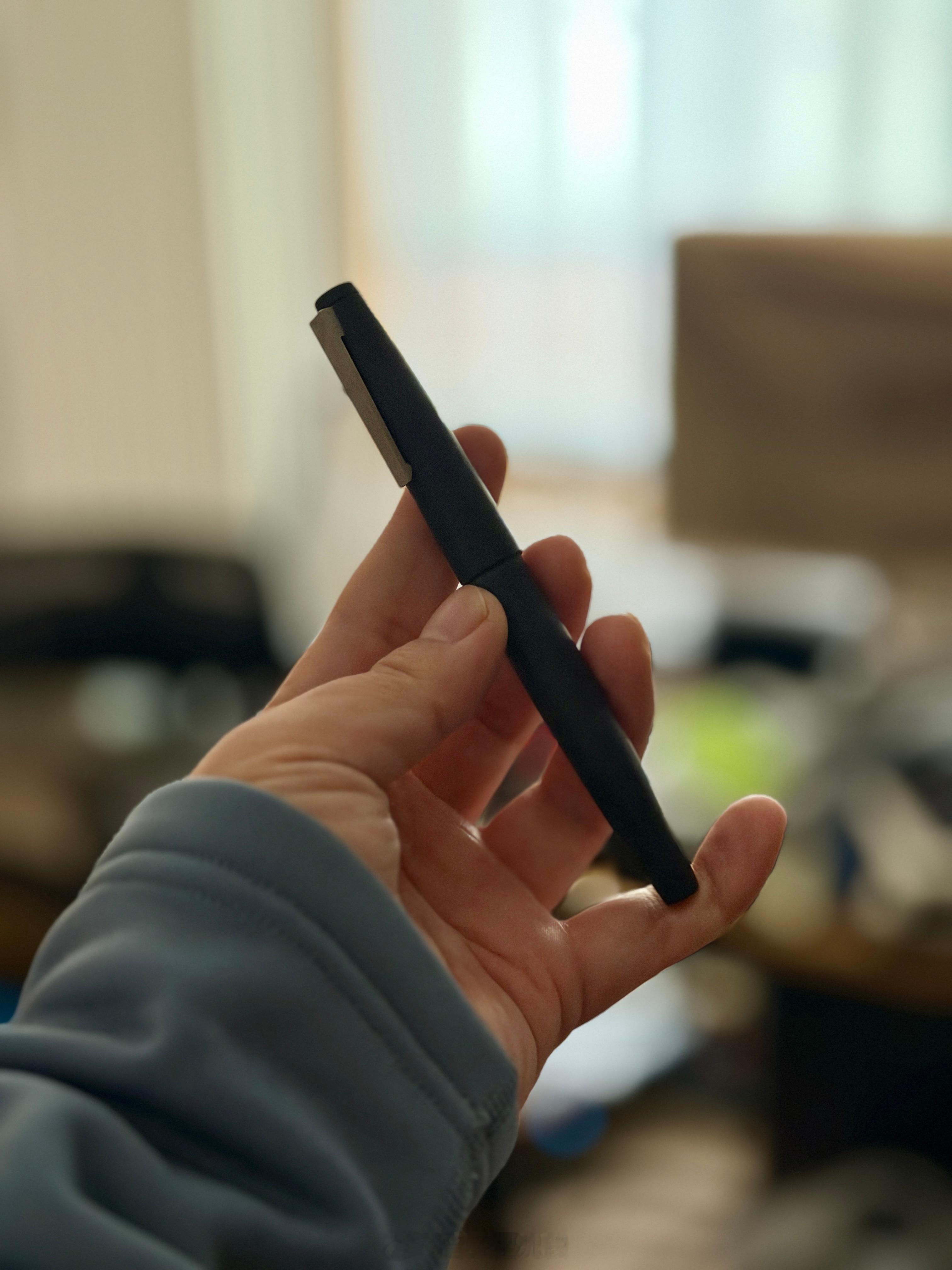 老屋翻新，打扫出一支LAMY 2000还有一支52年的中百149不知去向，希望也