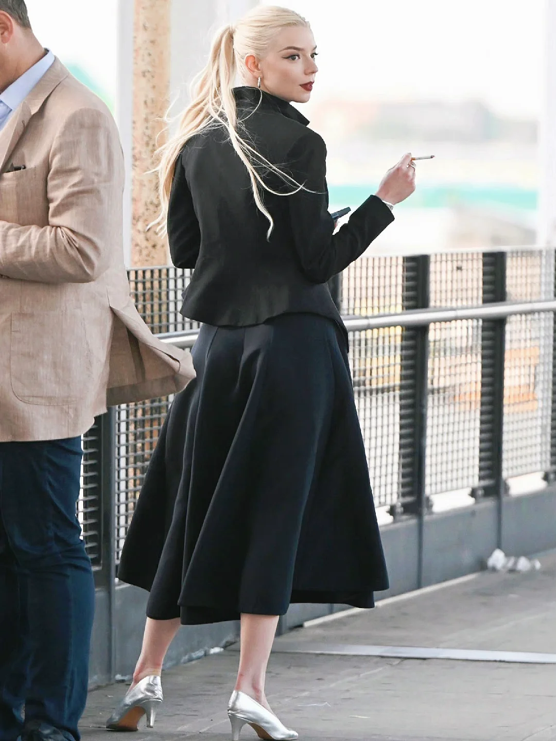 这姐咋连抽烟都这么有气质啊啊啊啊🤣Anya Taylor-Joy最新...