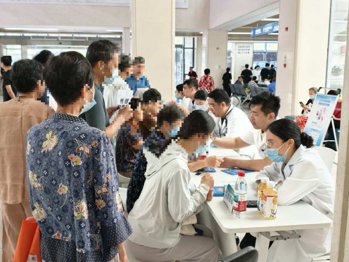 45岁男子反复胸痛，医生提醒：这个病和饮食习惯有关