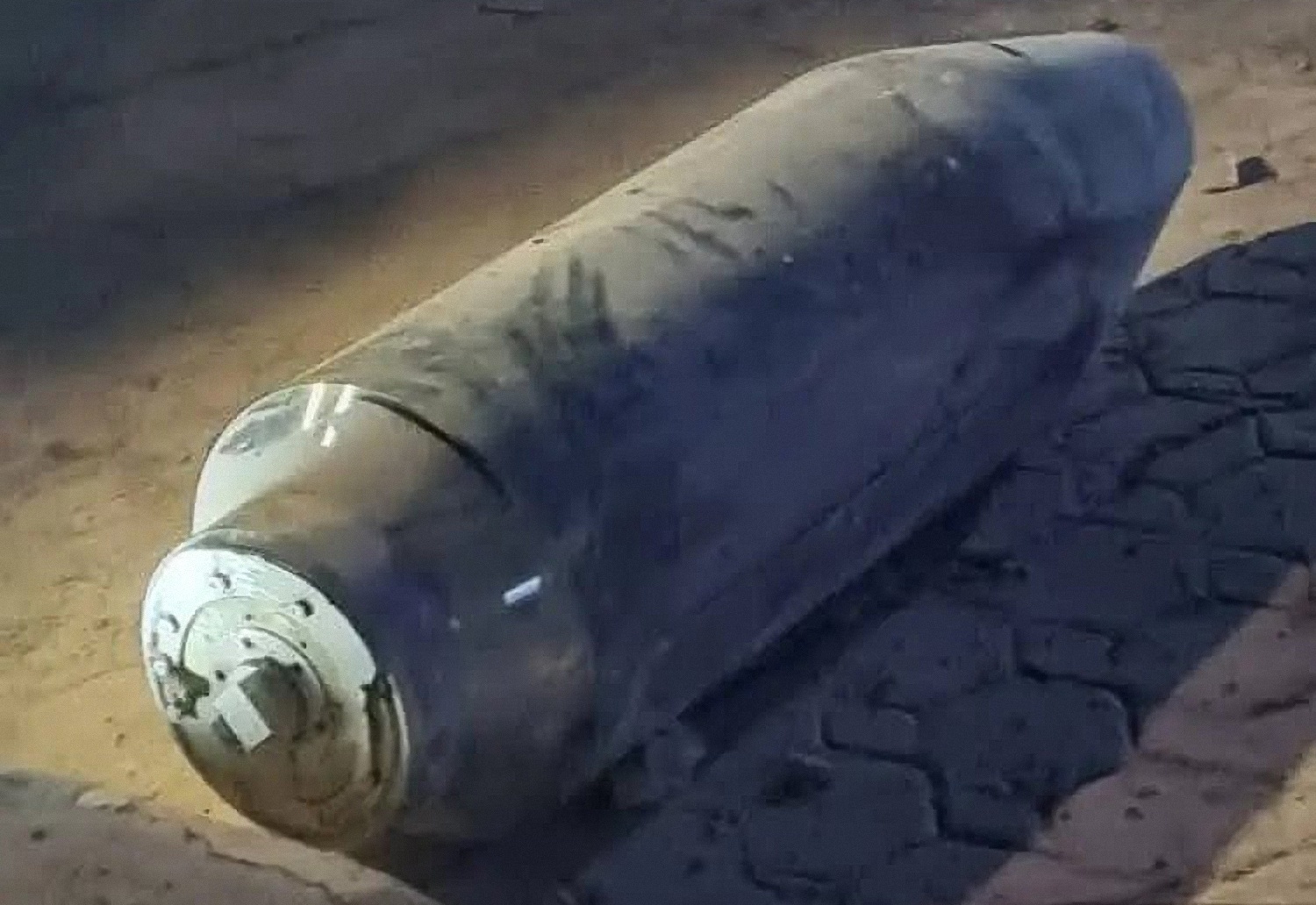 图1：战斧的战斗部图2~4：KH-101的9-E-2648战斗部 共同特点：平头