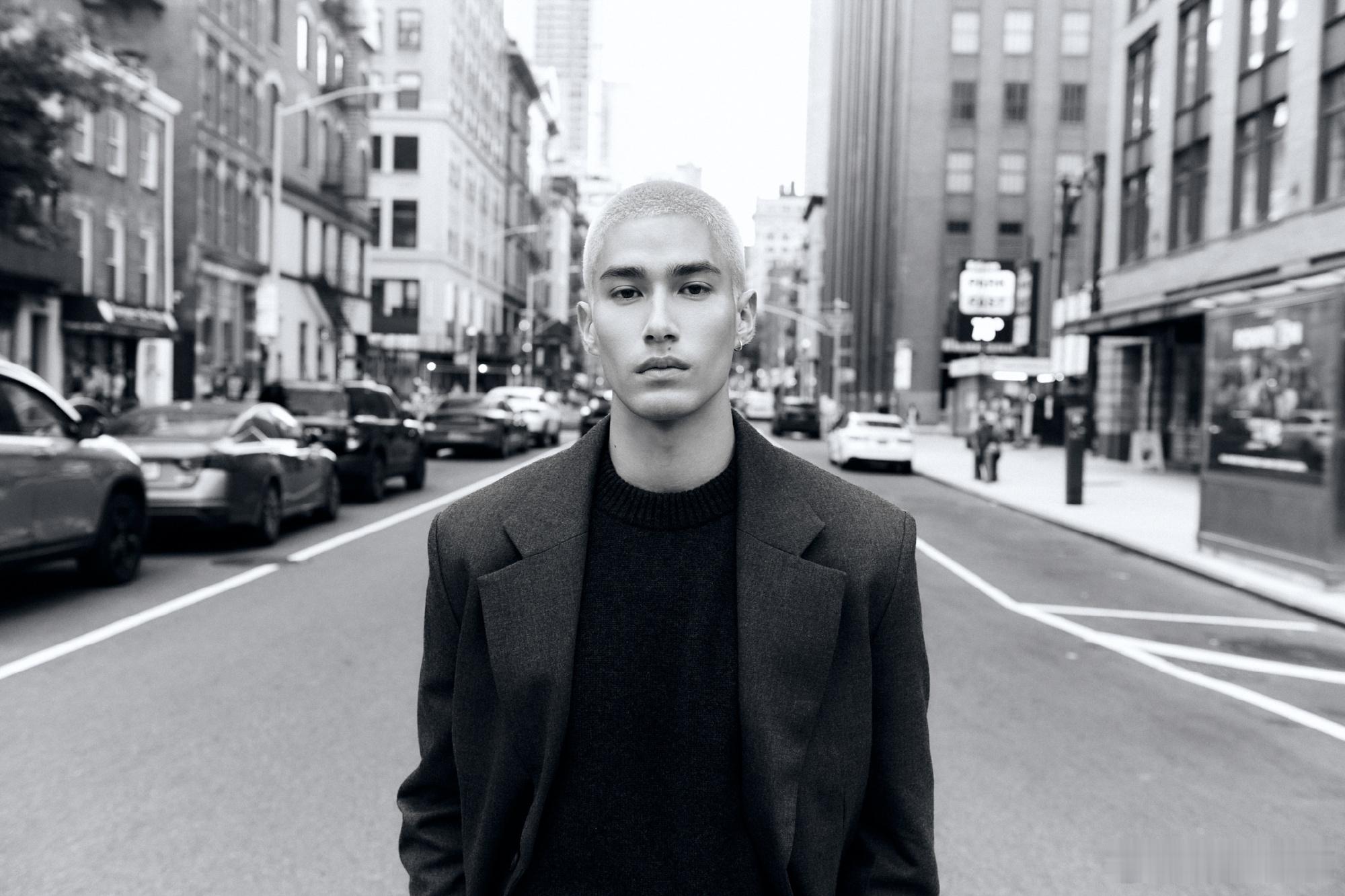 米卡 × COS 2025秋冬时装秀我们男模·米卡来啦！受邀出席 纽约时装周 C
