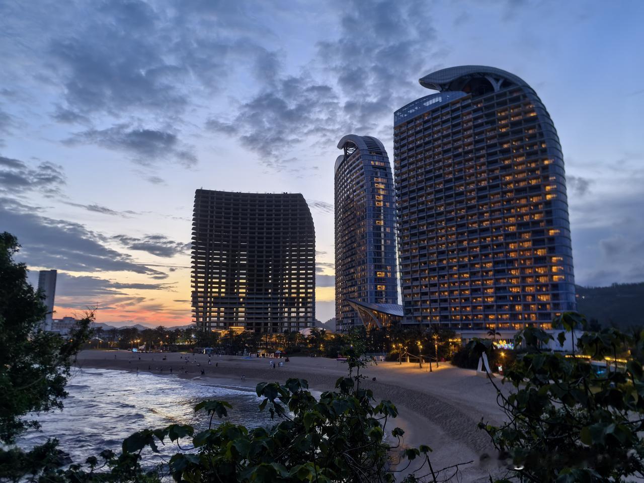 惠州印象之七：如幻似梦的双月湾海景
眼下秋意渐深，夏日的踪迹正慢慢淡去。上月末的