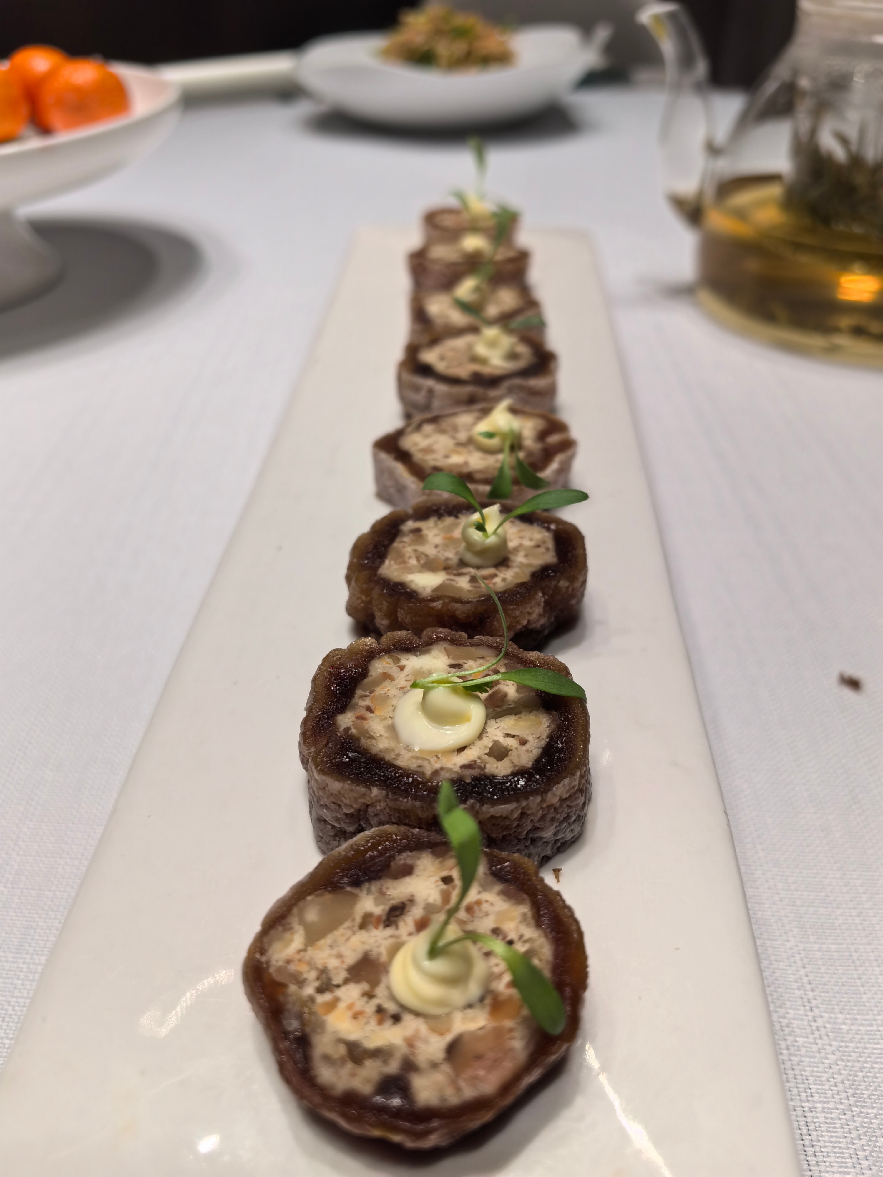 #做早饭时想# 【从iPhone15发热看芯片制程崇拜的骗局】一段时间以来，在台