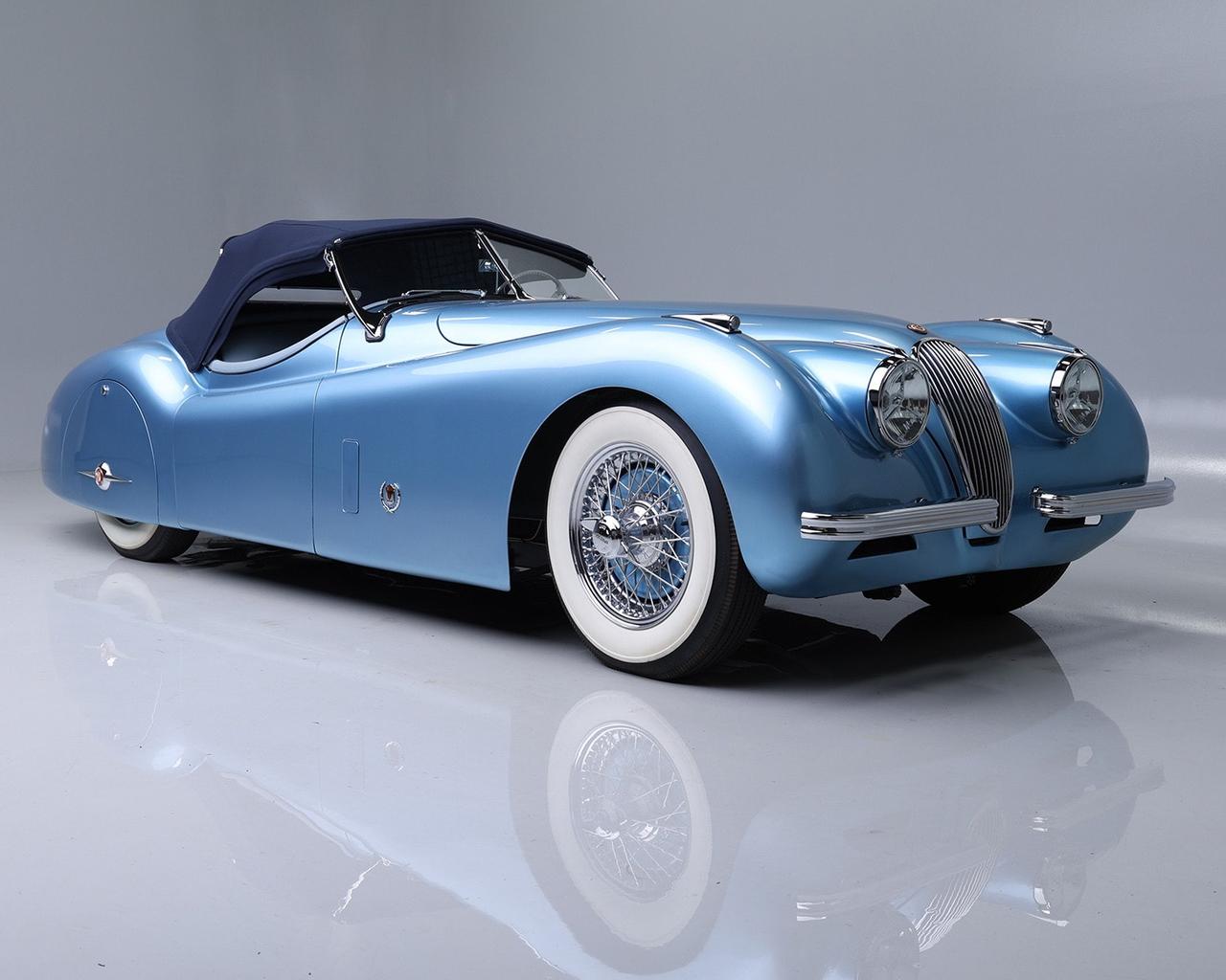 这哪是捷豹XK120？分明是给克拉克·盖博定制的机械西装暴徒！
3英寸车顶裁切+