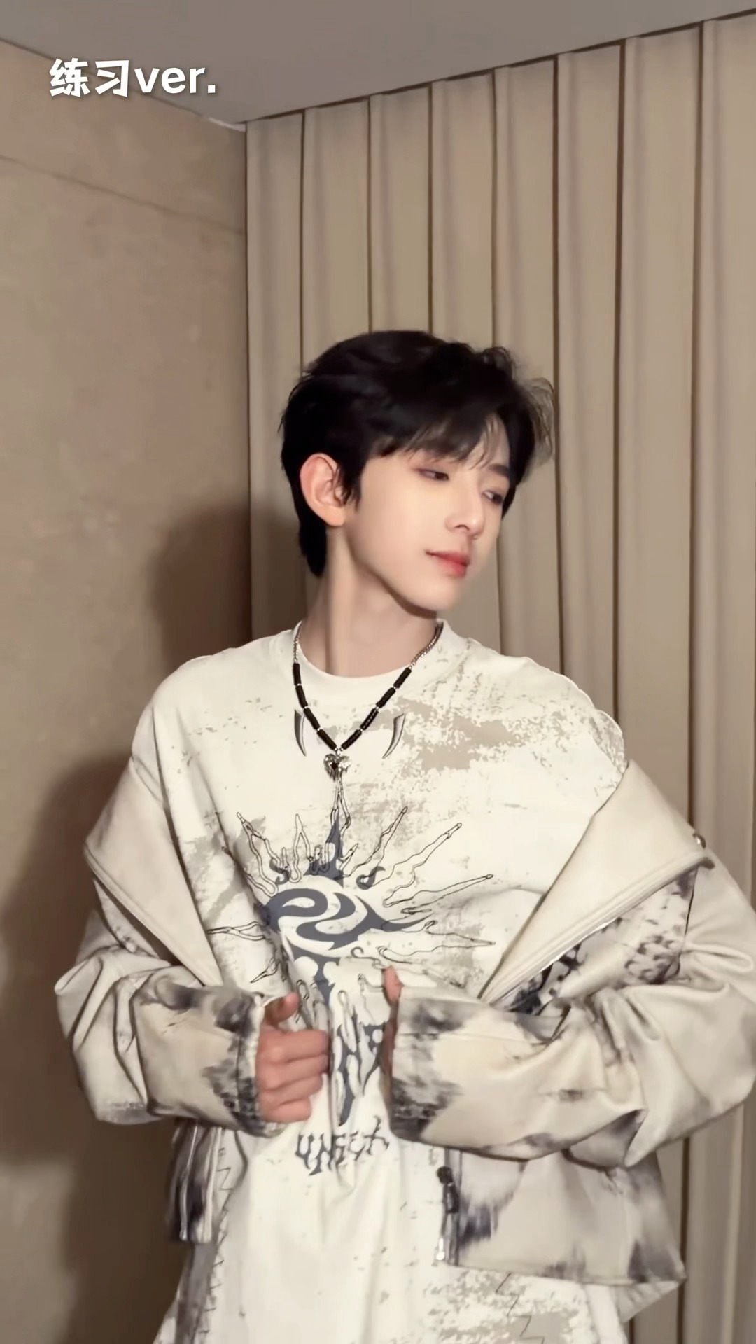 陈浚铭单人cha练习版 陈浚铭今日份营业 又帅又萌又会跳 完全是勾引 单人cha