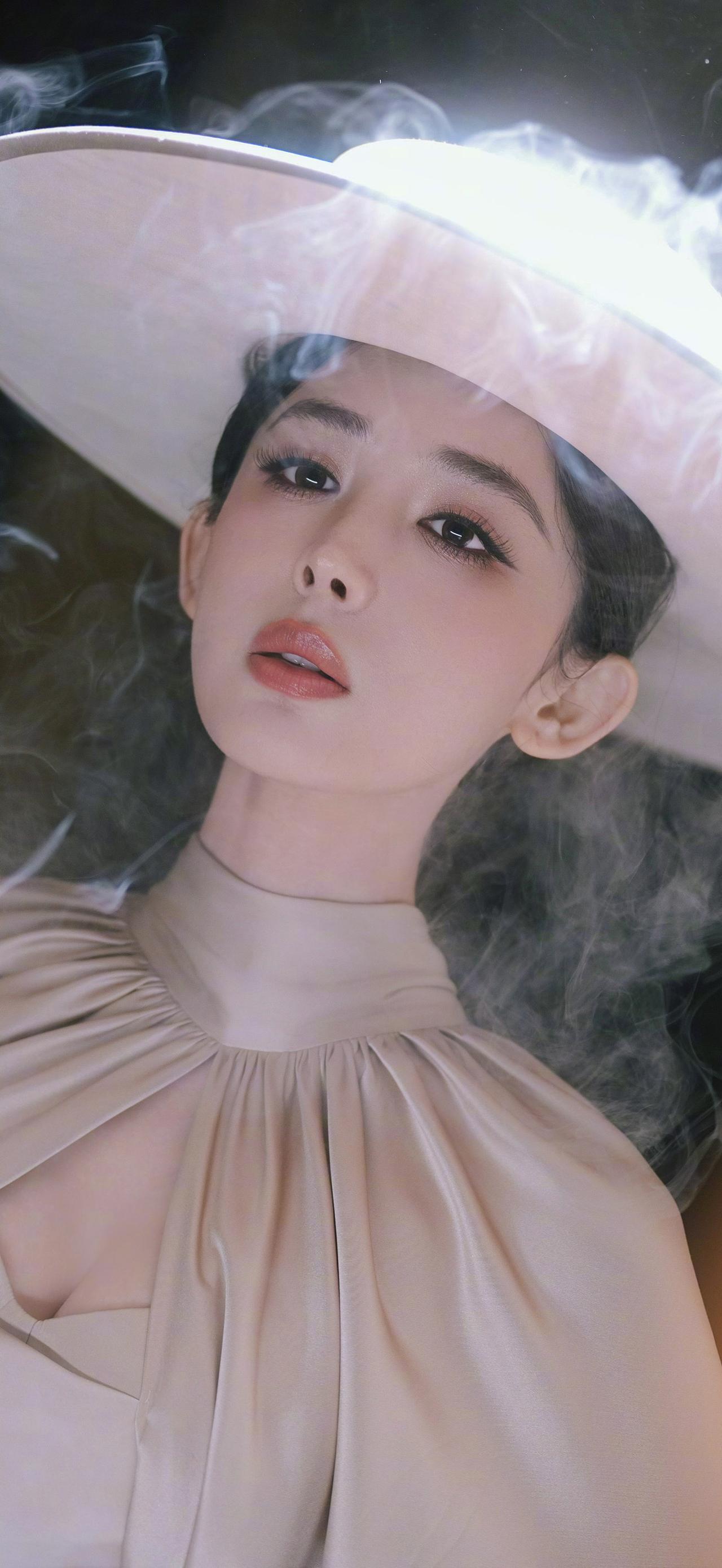 美女壁纸-第6111期-古力娜扎