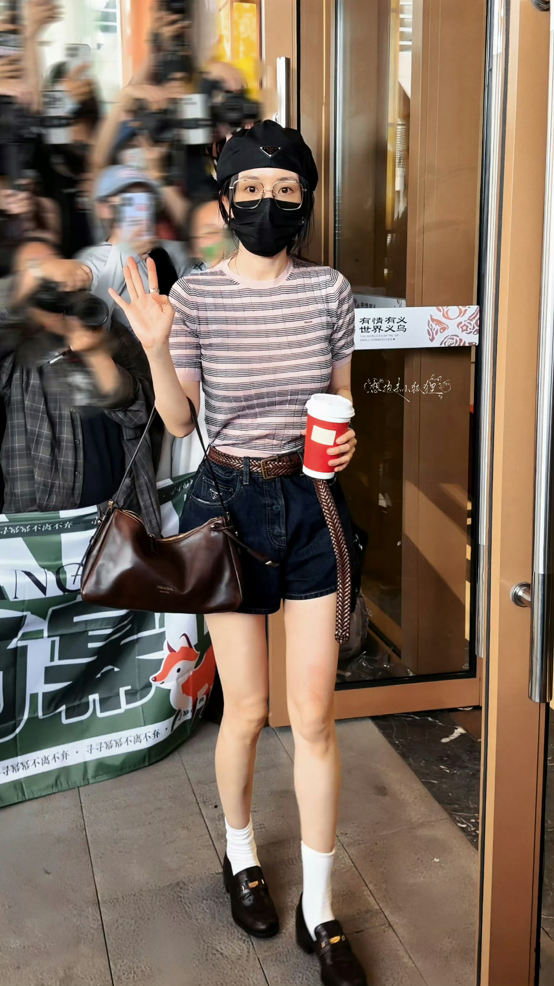 杨幂辣妹回归 杨幂辣妹回归，杨幂私服路透又给我狠狠美到，完全辣妹啊