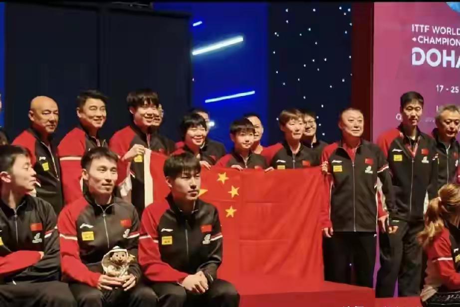 这样站位最好，四个冠军嘛，莎莎和蒯曼个子矮点站中间，王炸姐弟个子高点站两旁[祝福