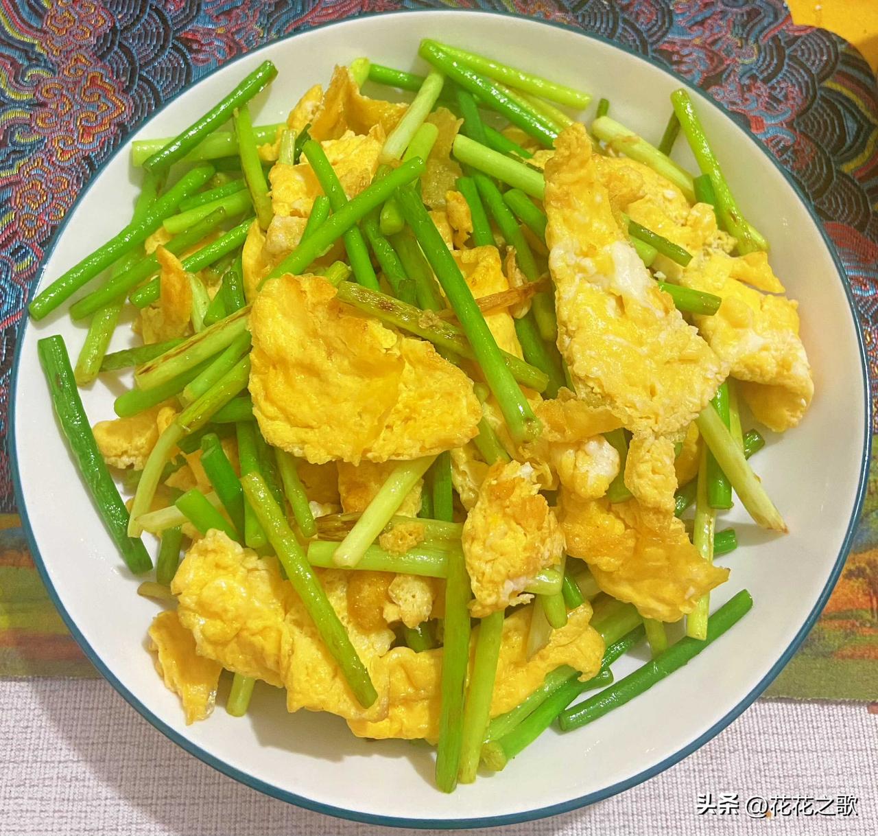 睡前预约一碗粥，睡醒起床炒一盘菜，一粥一菜的早餐，还蛮让人食欲大增的呢！

——