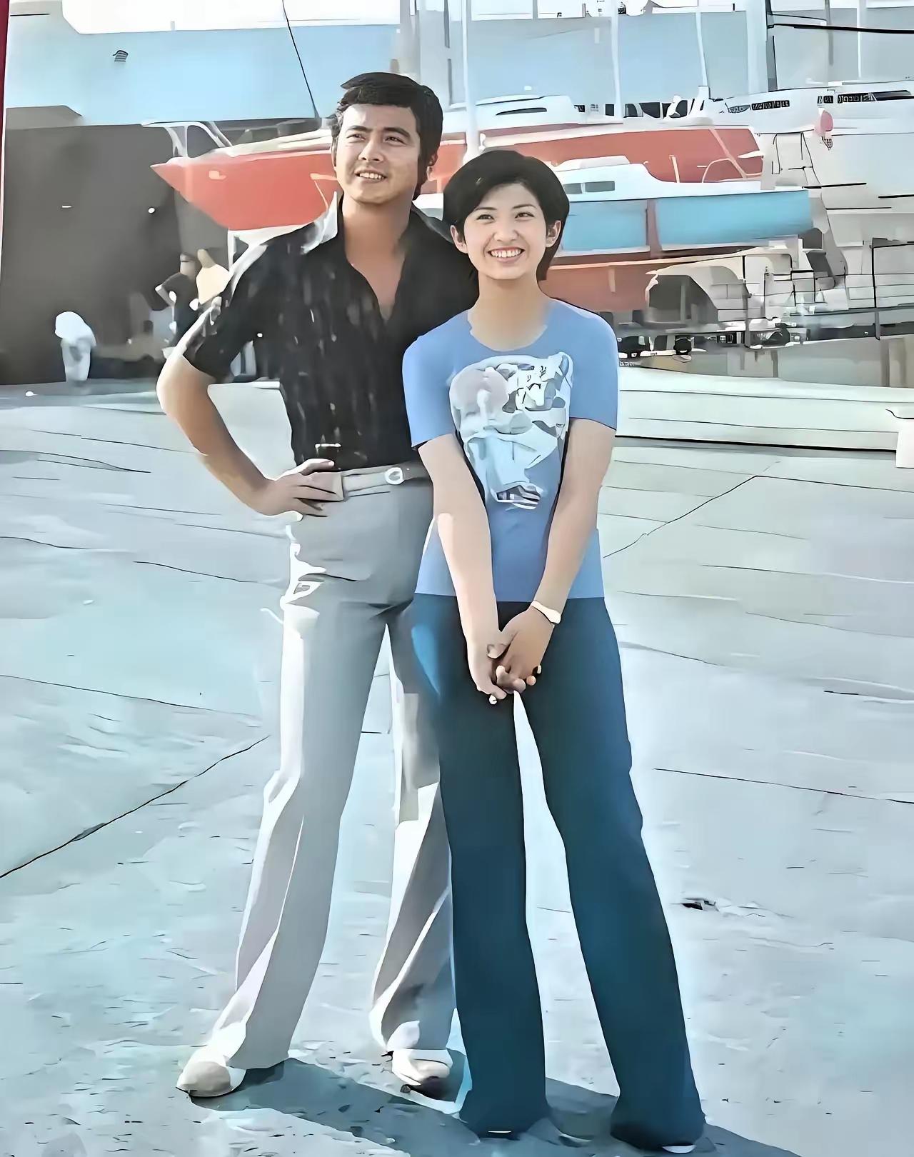 她们可是80年代一代人的偶像，认识这两位明星的，年龄也不小了吧？