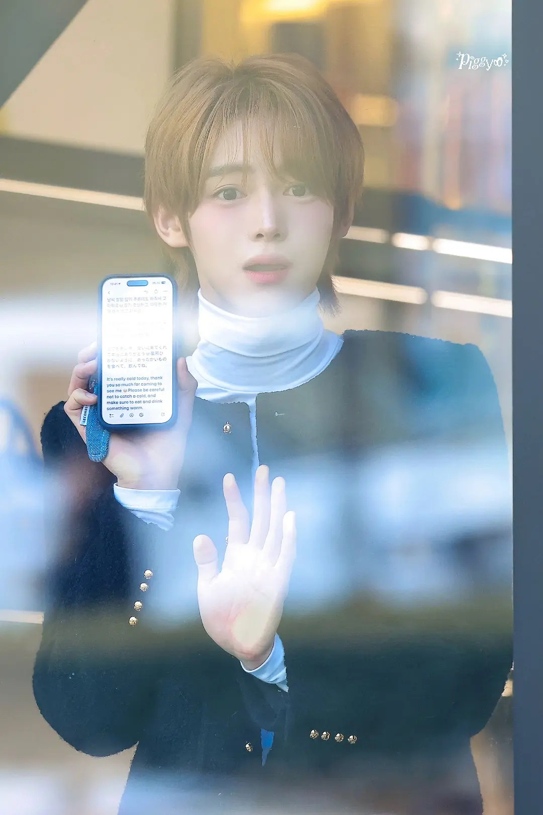 tws韩振挺暖心的🌞今天Celine活动用4国语言提醒粉丝注意保暖 