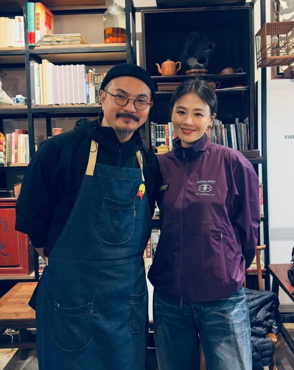 37岁马思纯南京旅游美出圈！减肥后时尚感拉满，气质绝了