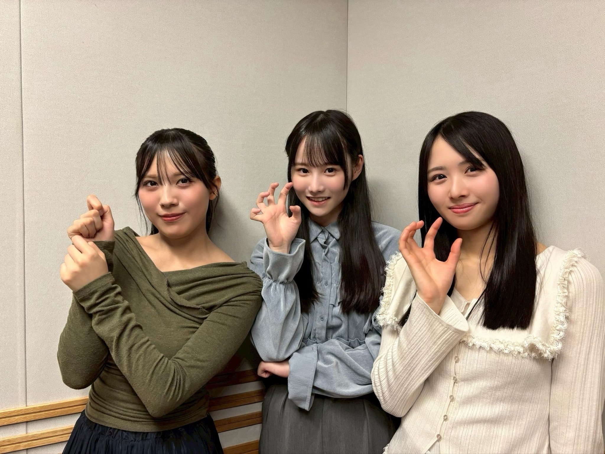 上村ひなの森本茉莉高井俐香 　日向ひ
