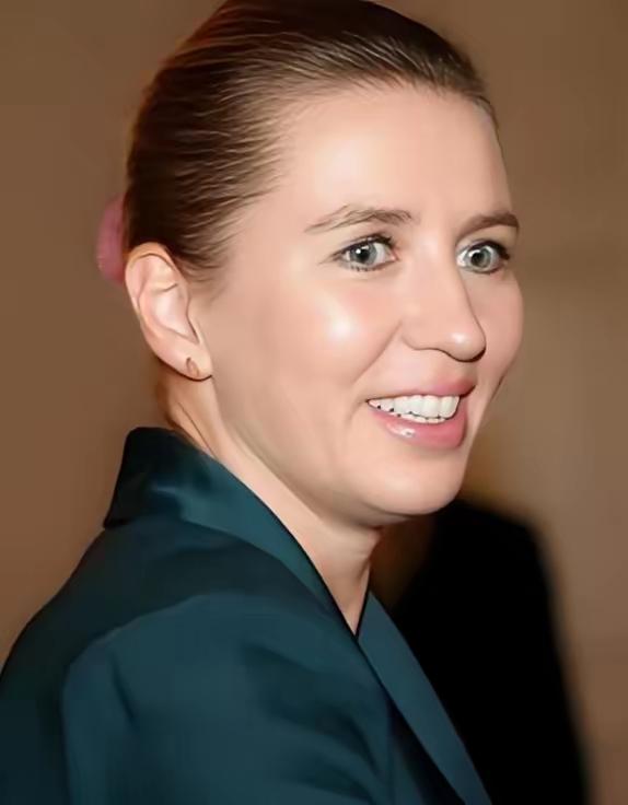 丹麦：兄弟们，你们到底准备派多少人帮助我？
德国：我派了13个。
丹麦：13个团