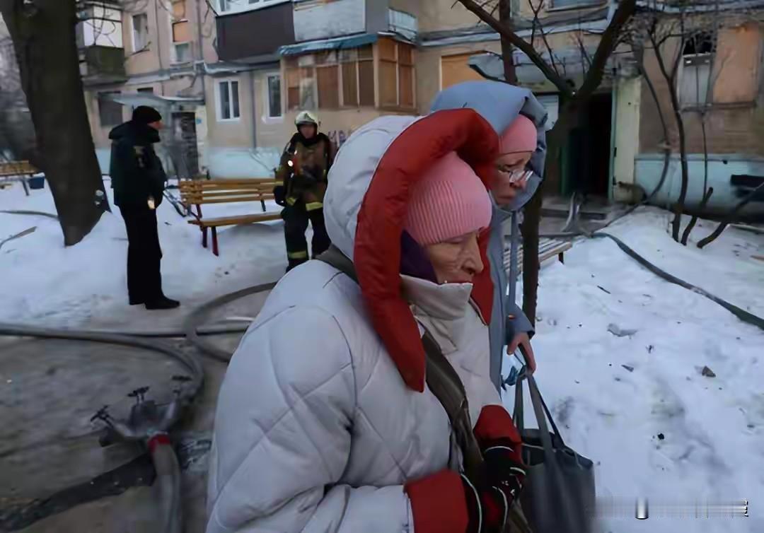 战火升级！俄压箱底武器首现战场，泽连斯基怒斥普京：不讲武德